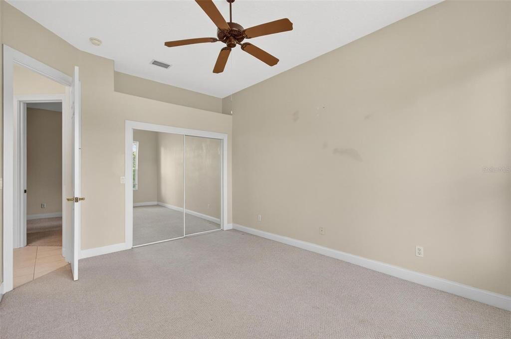 Activo con contrato: $549,900 (4 camas, 2 baños, 3395 Pies cuadrados)