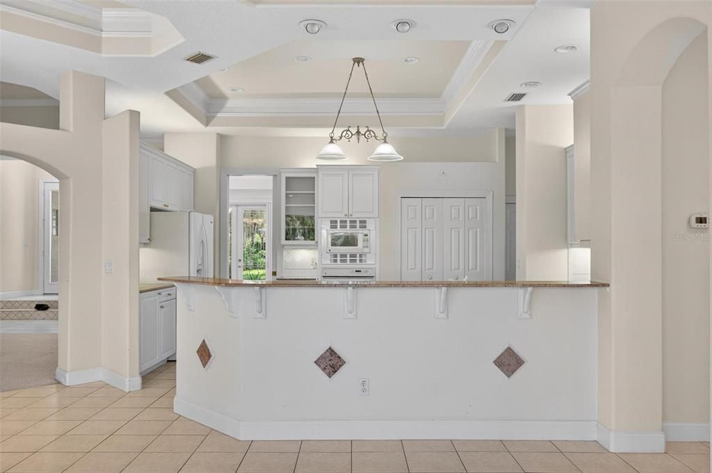 Activo con contrato: $549,900 (4 camas, 2 baños, 3395 Pies cuadrados)