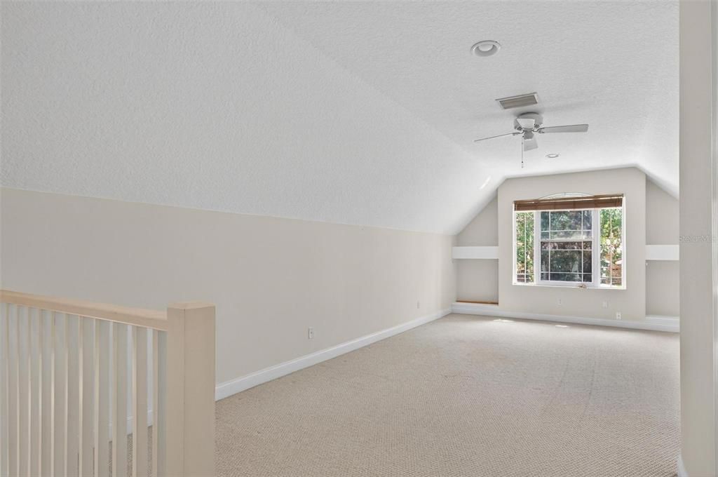 Activo con contrato: $549,900 (4 camas, 2 baños, 3395 Pies cuadrados)