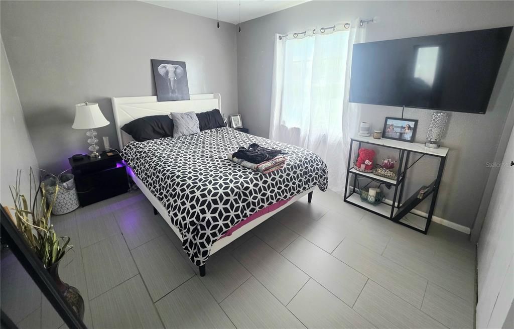 合同活跃: $204,999 (3 贝兹, 2 浴室, 1229 平方英尺)