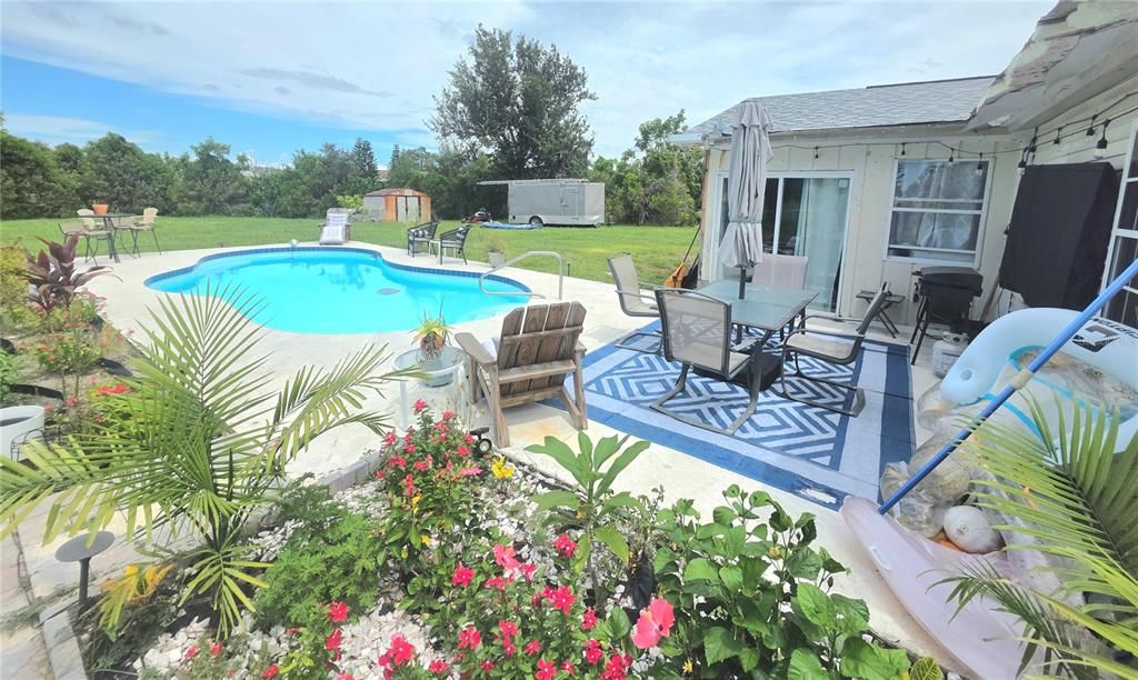 合同活跃: $204,999 (3 贝兹, 2 浴室, 1229 平方英尺)