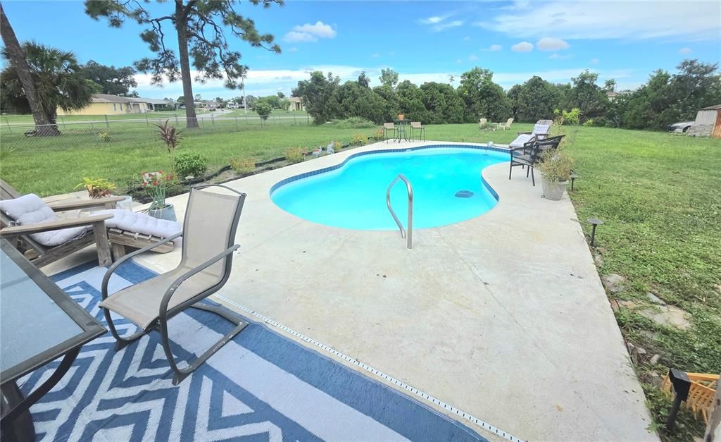 合同活跃: $204,999 (3 贝兹, 2 浴室, 1229 平方英尺)