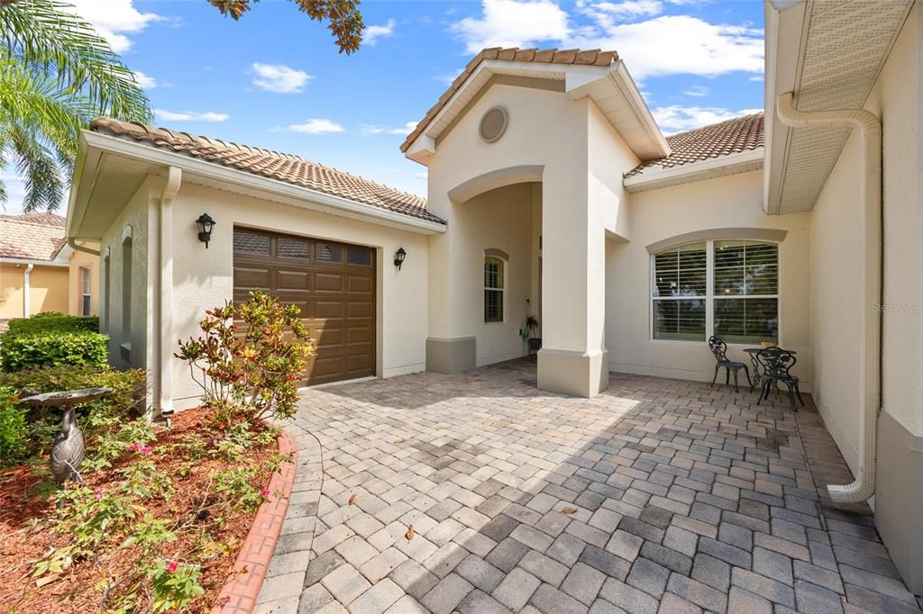 合同活跃: $425,000 (4 贝兹, 3 浴室, 2413 平方英尺)