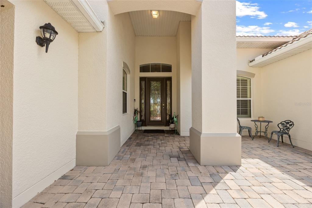 合同活跃: $425,000 (4 贝兹, 3 浴室, 2413 平方英尺)