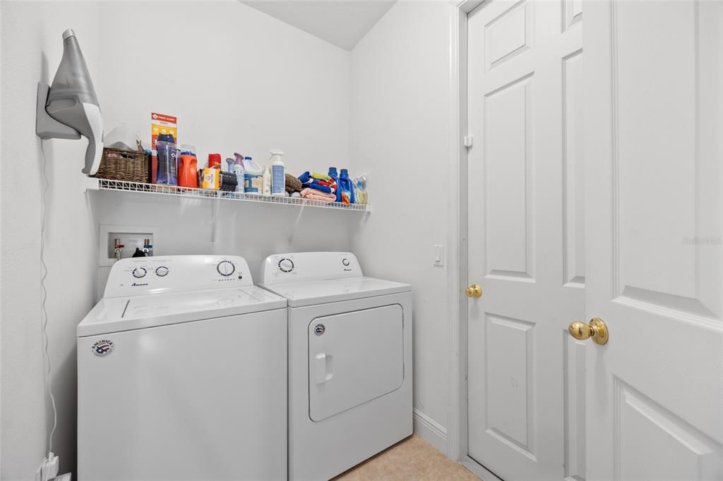 合同活跃: $425,000 (4 贝兹, 3 浴室, 2413 平方英尺)