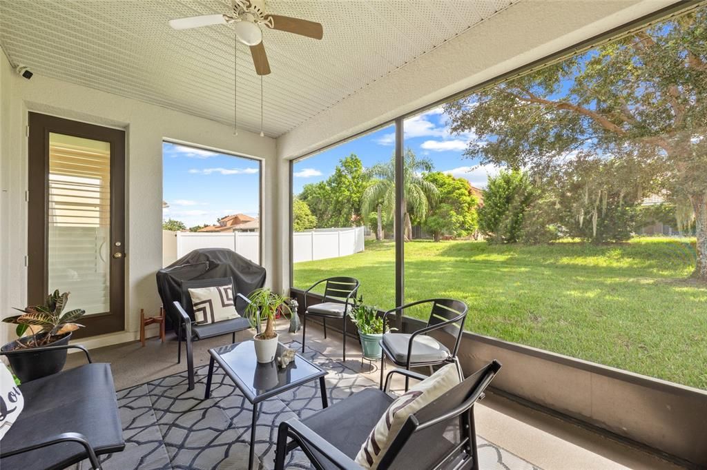 合同活跃: $425,000 (4 贝兹, 3 浴室, 2413 平方英尺)