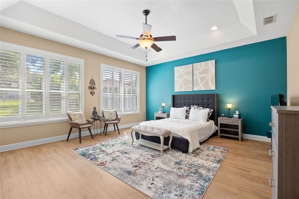 合同活跃: $425,000 (4 贝兹, 3 浴室, 2413 平方英尺)