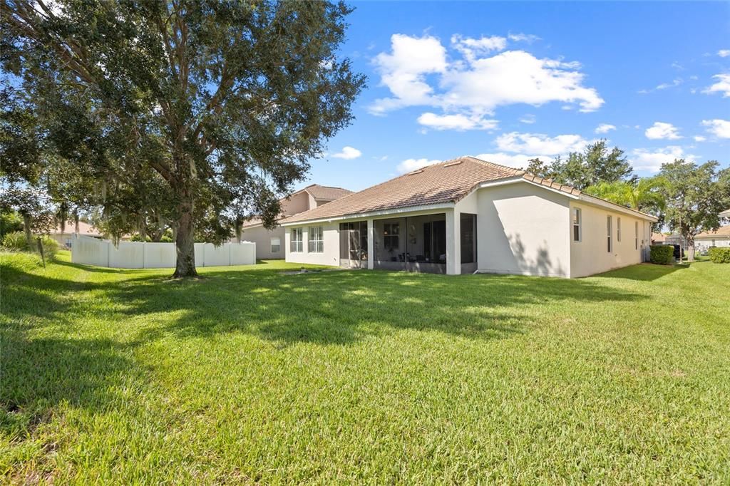 合同活跃: $425,000 (4 贝兹, 3 浴室, 2413 平方英尺)