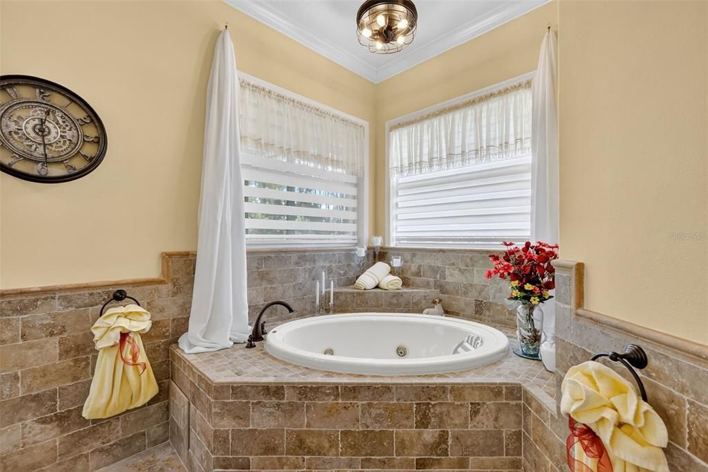 待售: $1,300,000 (5 贝兹, 3 浴室, 4966 平方英尺)