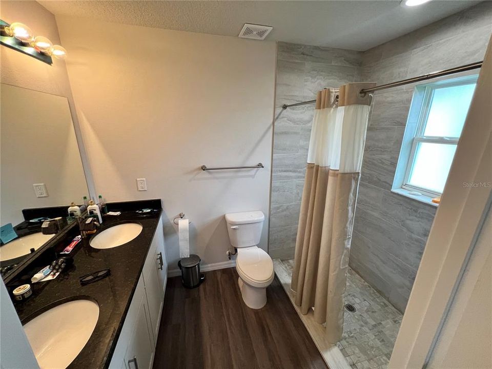 На продажу: $245,000 (3 спален, 2 ванн, 1335 Квадратных фут)