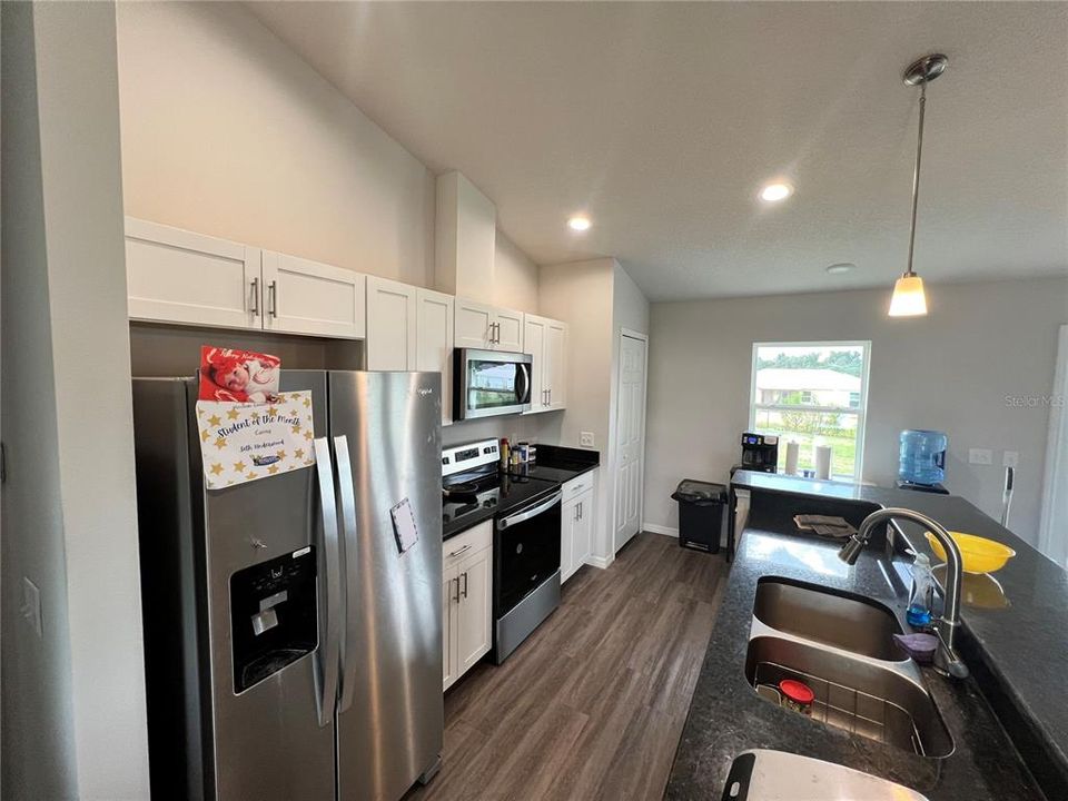 На продажу: $245,000 (3 спален, 2 ванн, 1335 Квадратных фут)