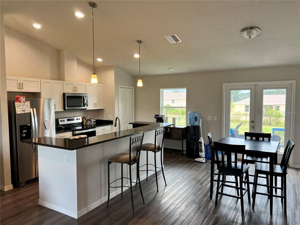 На продажу: $245,000 (3 спален, 2 ванн, 1335 Квадратных фут)