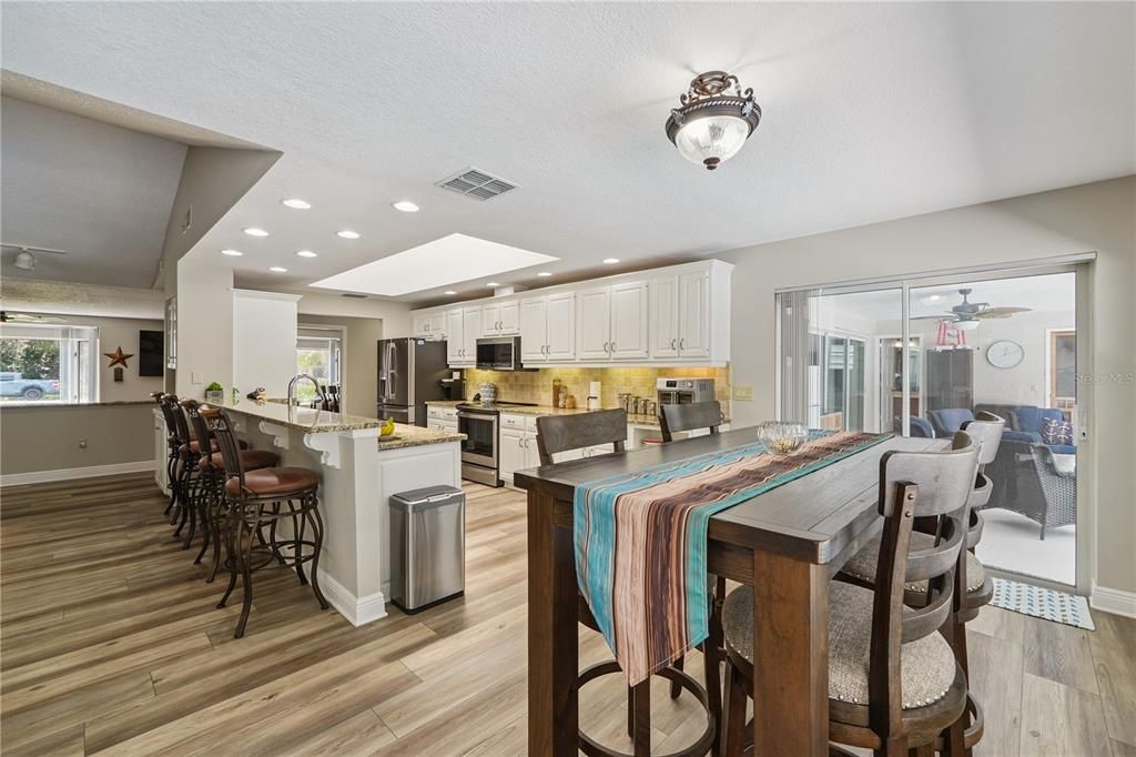 En Venta: $650,000 (5 camas, 4 baños, 3610 Pies cuadrados)