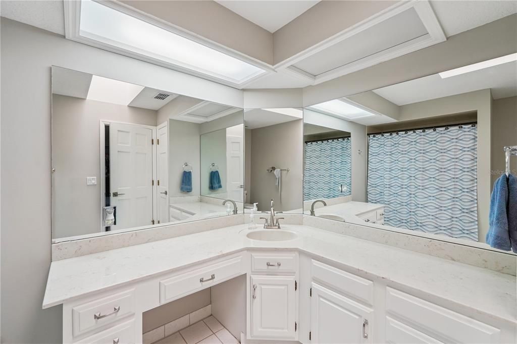 En Venta: $650,000 (5 camas, 4 baños, 3610 Pies cuadrados)