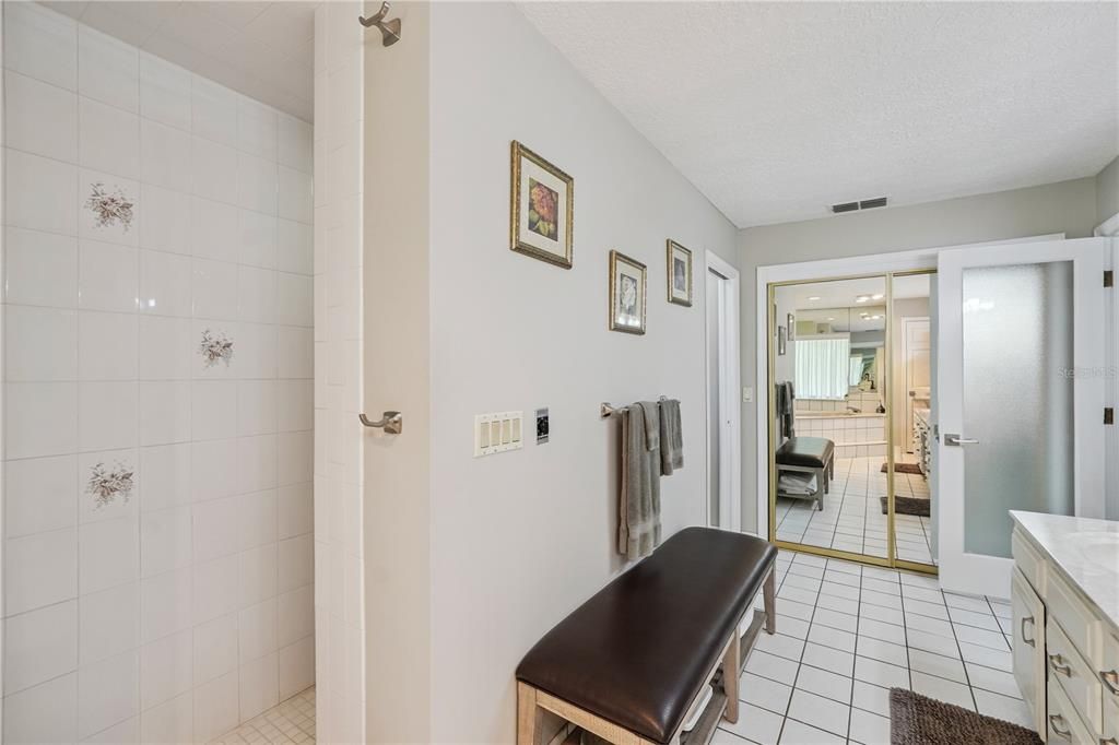 En Venta: $650,000 (5 camas, 4 baños, 3610 Pies cuadrados)