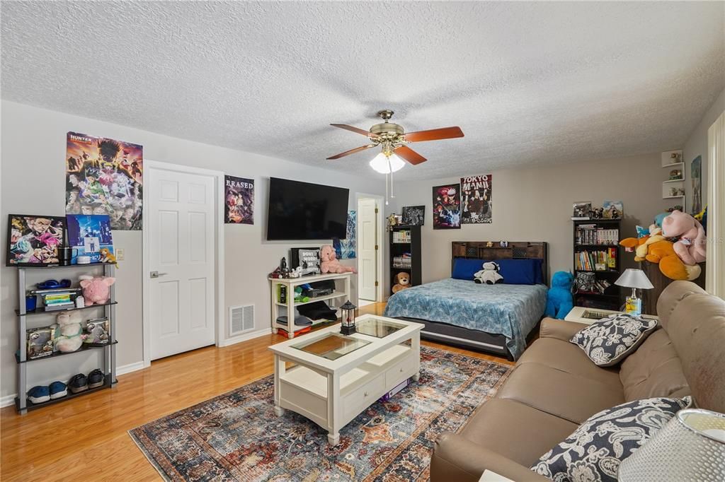 En Venta: $650,000 (5 camas, 4 baños, 3610 Pies cuadrados)