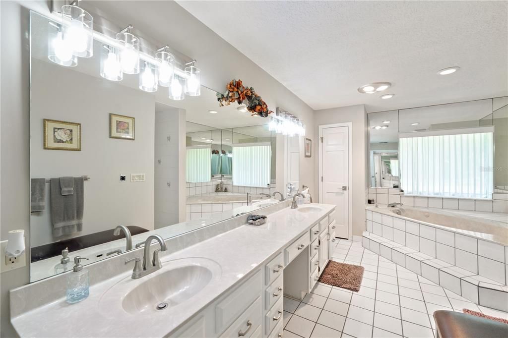 En Venta: $650,000 (5 camas, 4 baños, 3610 Pies cuadrados)