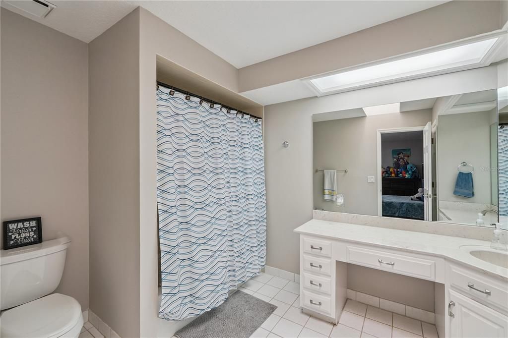 En Venta: $650,000 (5 camas, 4 baños, 3610 Pies cuadrados)