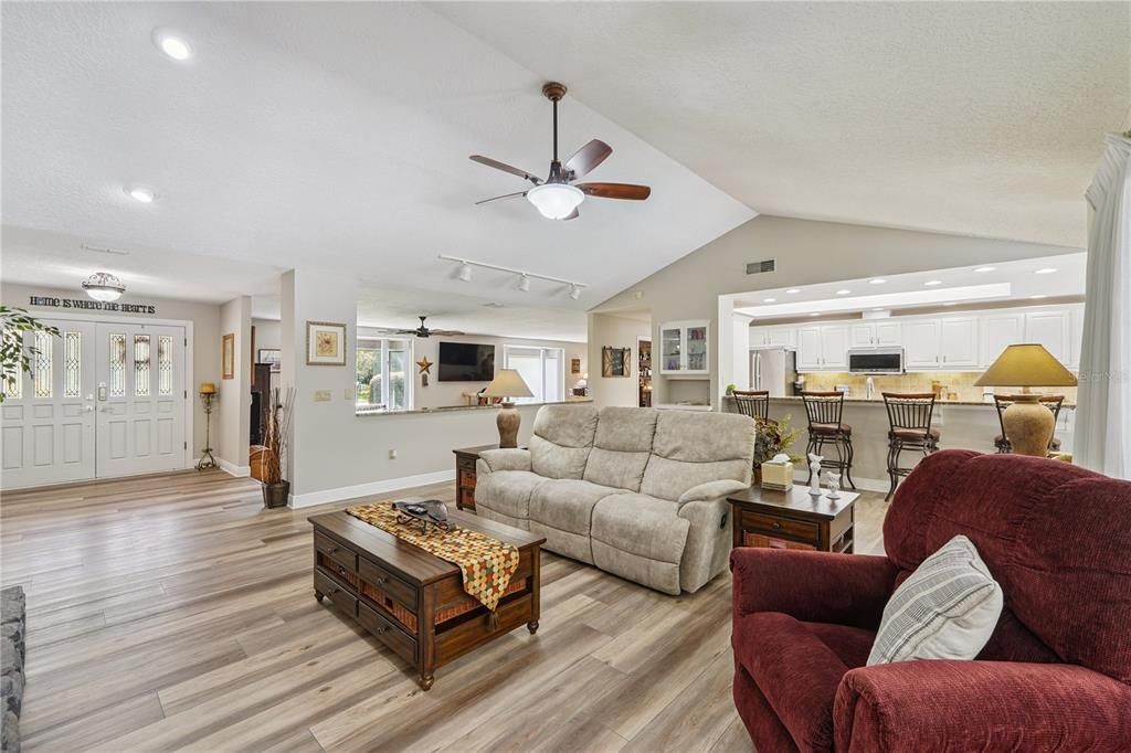 En Venta: $650,000 (5 camas, 4 baños, 3610 Pies cuadrados)