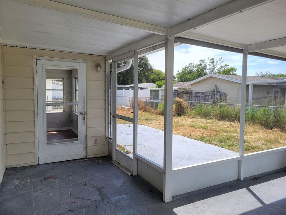 Под контрактом: $1,475 (3 спален, 2 ванн, 1300 Квадратных фут)