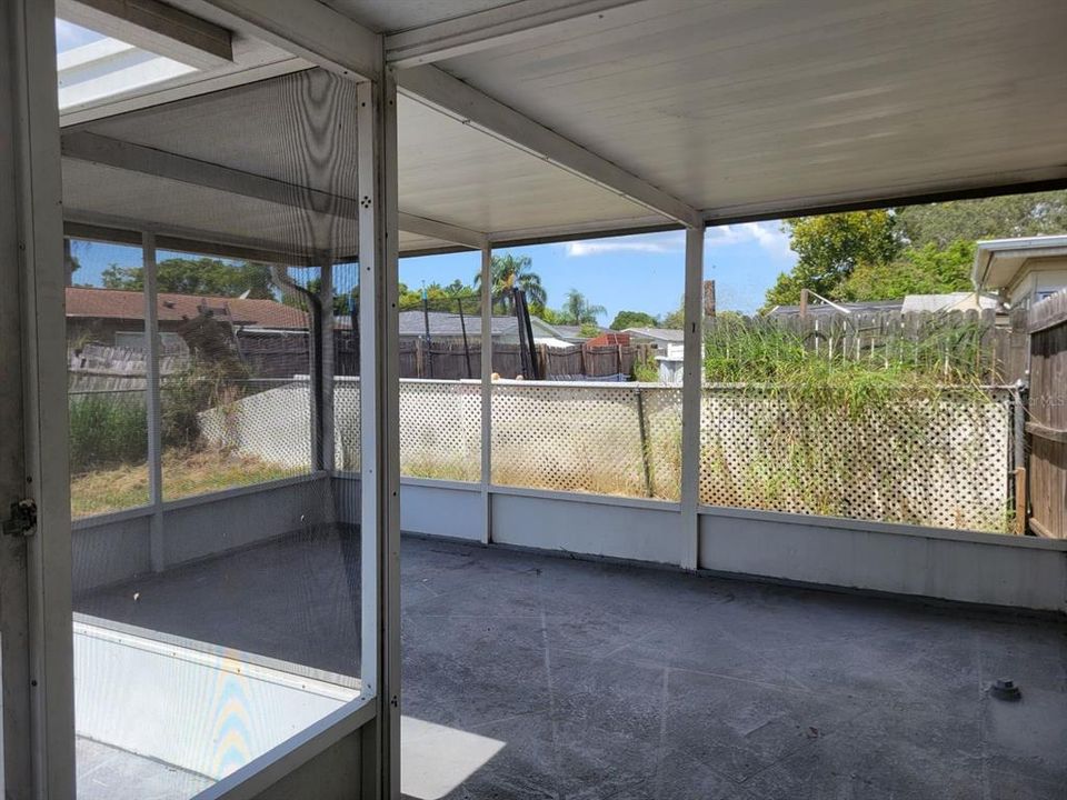 Под контрактом: $1,475 (3 спален, 2 ванн, 1300 Квадратных фут)