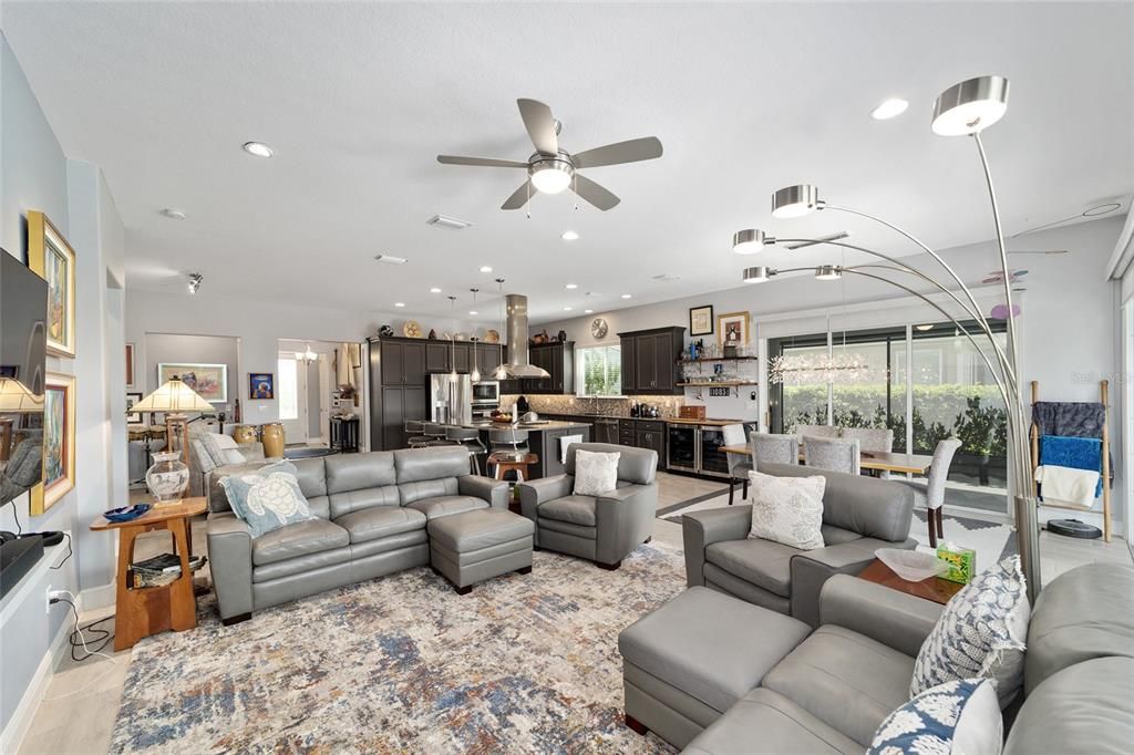 En Venta: $465,000 (3 camas, 2 baños, 2263 Pies cuadrados)