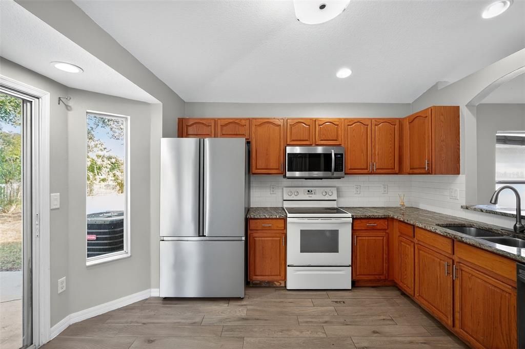 For Sale: $339,000 (3 beds, 2 baths, 1278 Square Feet)