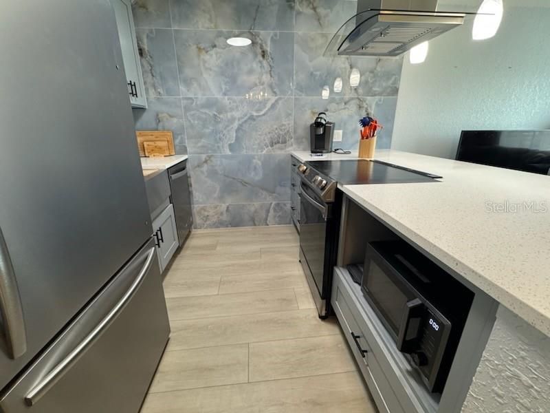 For Rent: $1,750 (1 beds, 1 baths, 760 Square Feet)