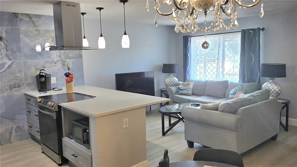 For Rent: $1,750 (1 beds, 1 baths, 760 Square Feet)