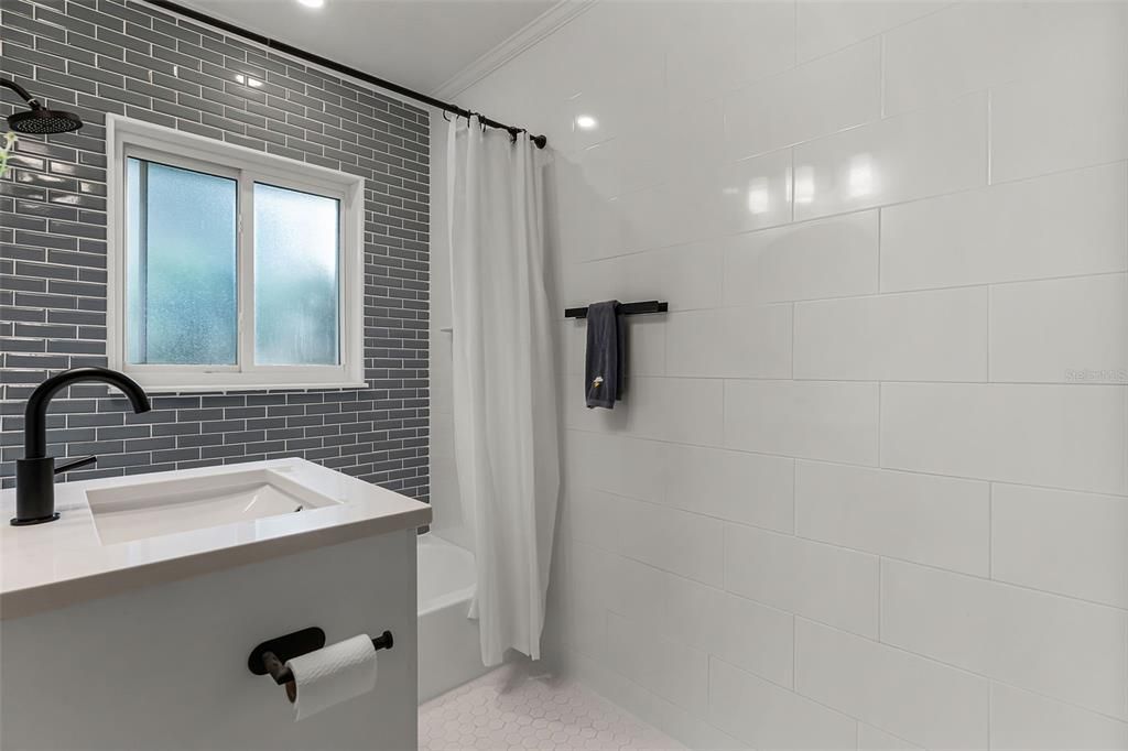 En Venta: $799,900 (4 camas, 3 baños, 2470 Pies cuadrados)