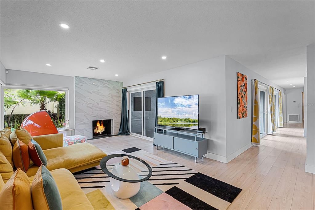 En Venta: $799,900 (4 camas, 3 baños, 2470 Pies cuadrados)