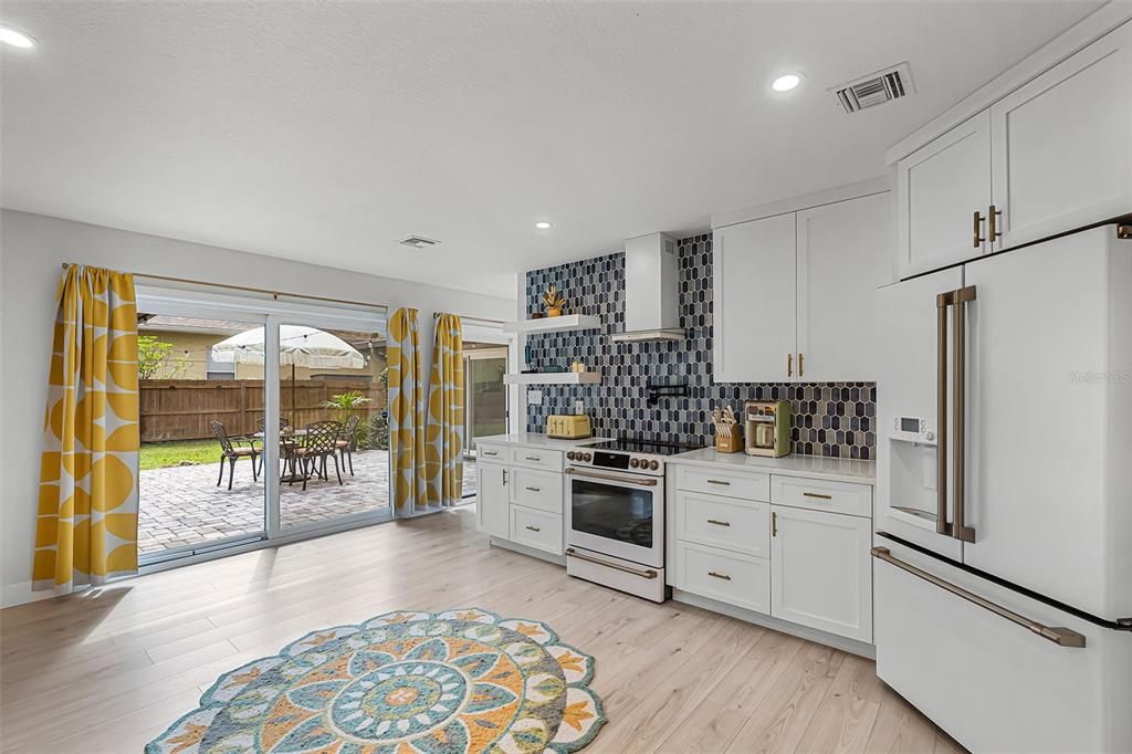 En Venta: $799,900 (4 camas, 3 baños, 2470 Pies cuadrados)