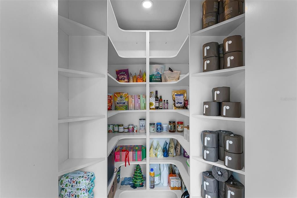 En Venta: $799,900 (4 camas, 3 baños, 2470 Pies cuadrados)