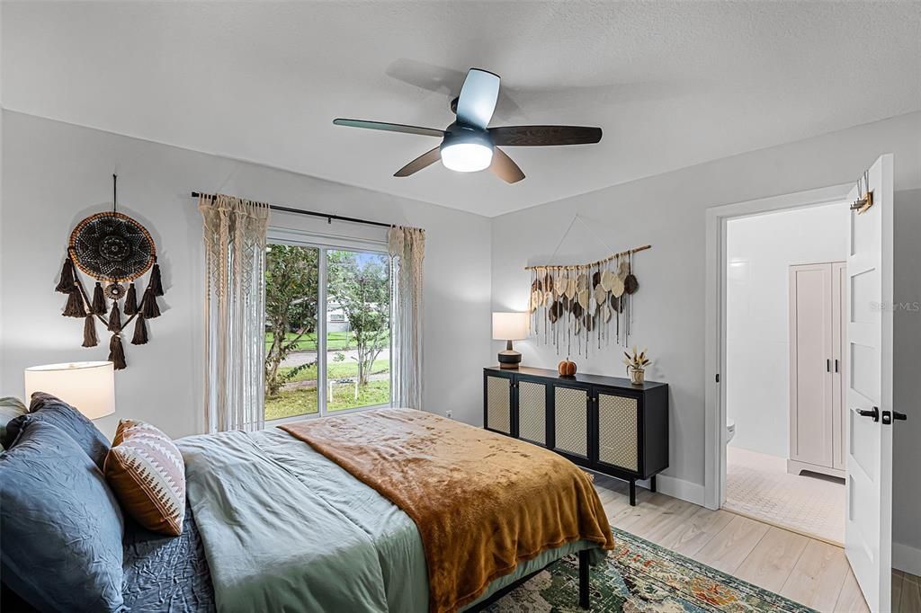 En Venta: $799,900 (4 camas, 3 baños, 2470 Pies cuadrados)