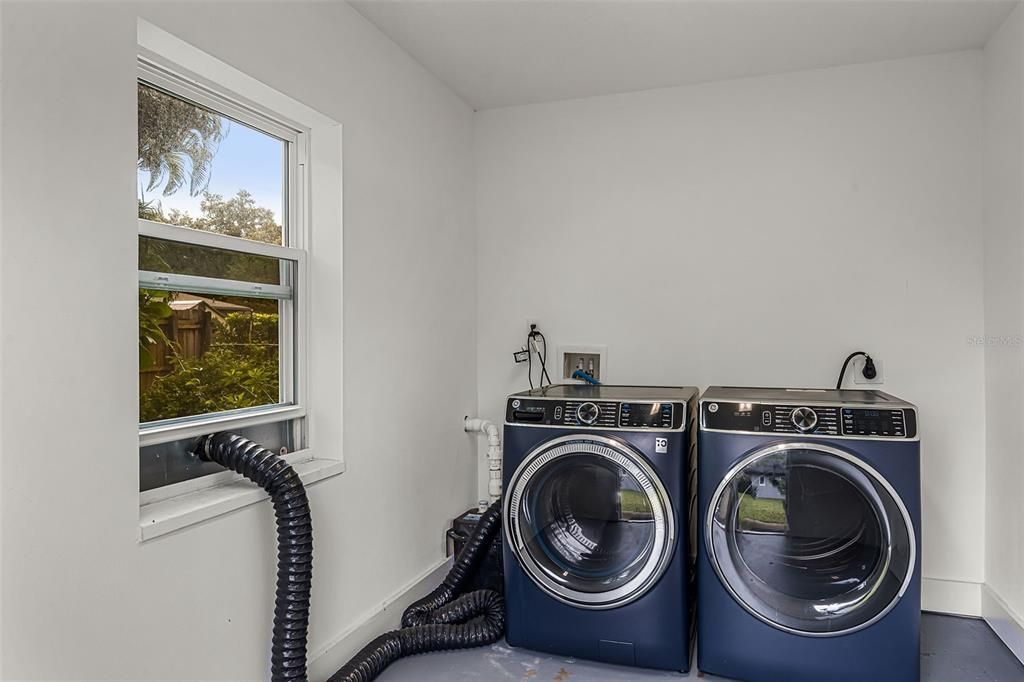 En Venta: $799,900 (4 camas, 3 baños, 2470 Pies cuadrados)