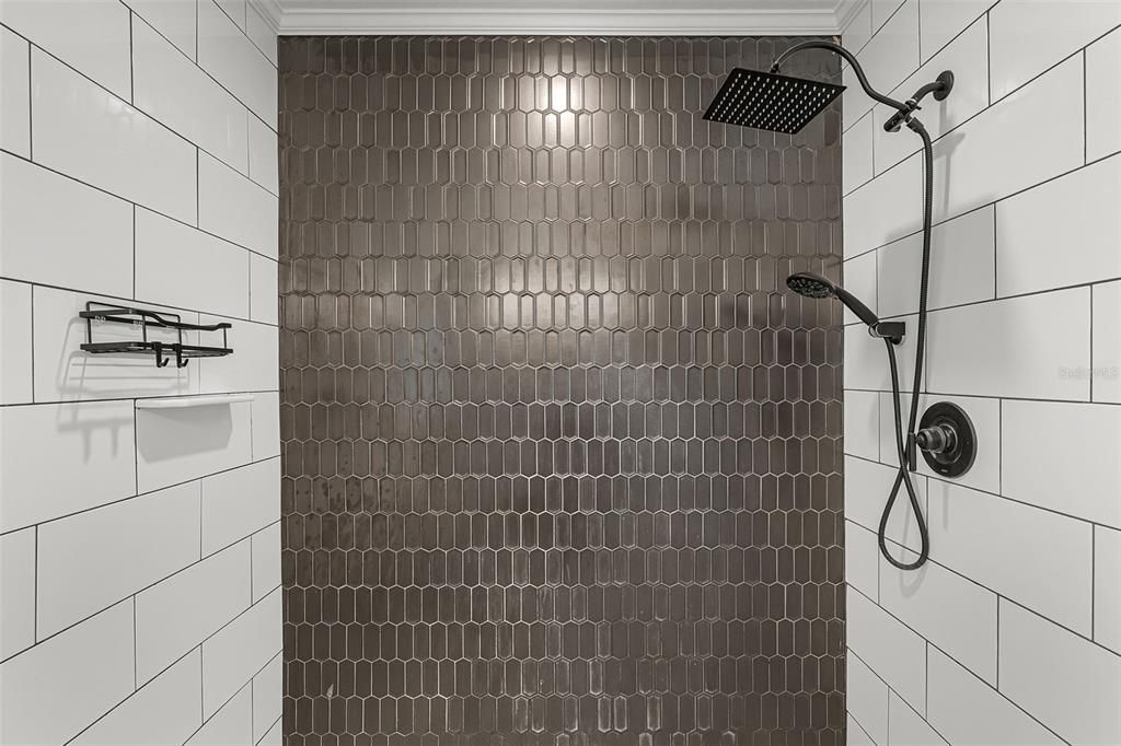 En Venta: $799,900 (4 camas, 3 baños, 2470 Pies cuadrados)