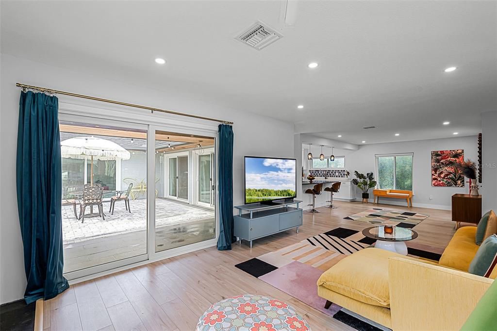 En Venta: $799,900 (4 camas, 3 baños, 2470 Pies cuadrados)