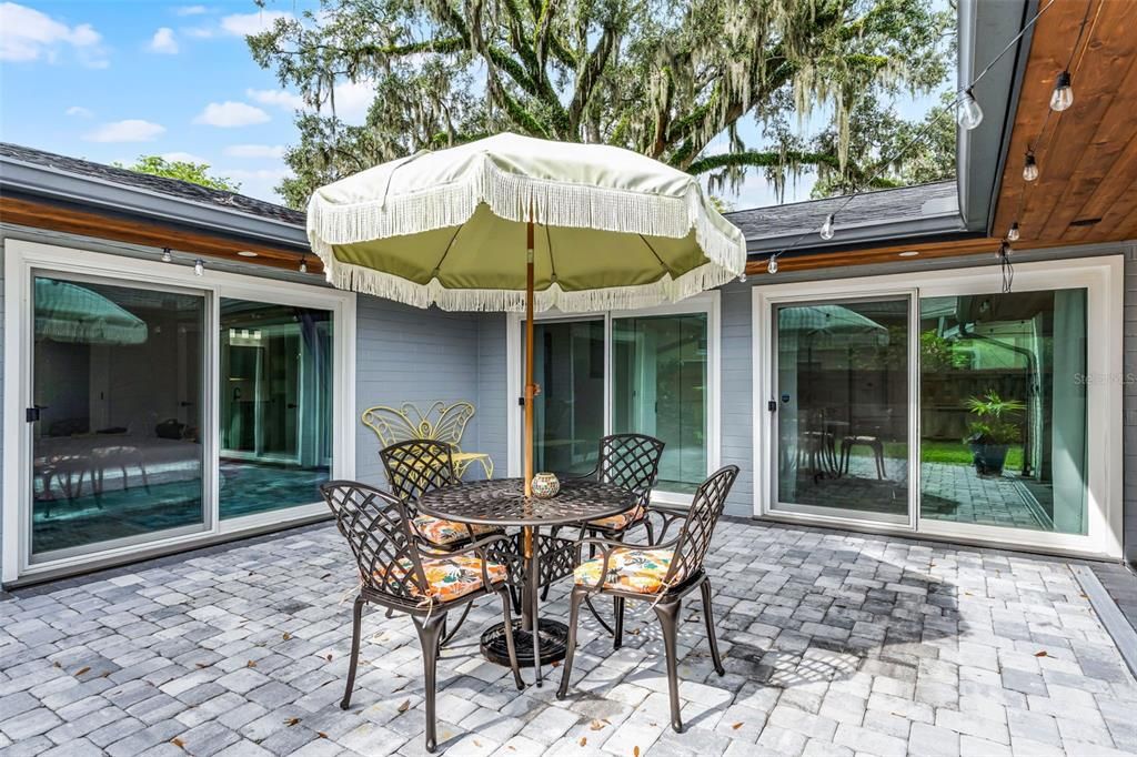 En Venta: $799,900 (4 camas, 3 baños, 2470 Pies cuadrados)