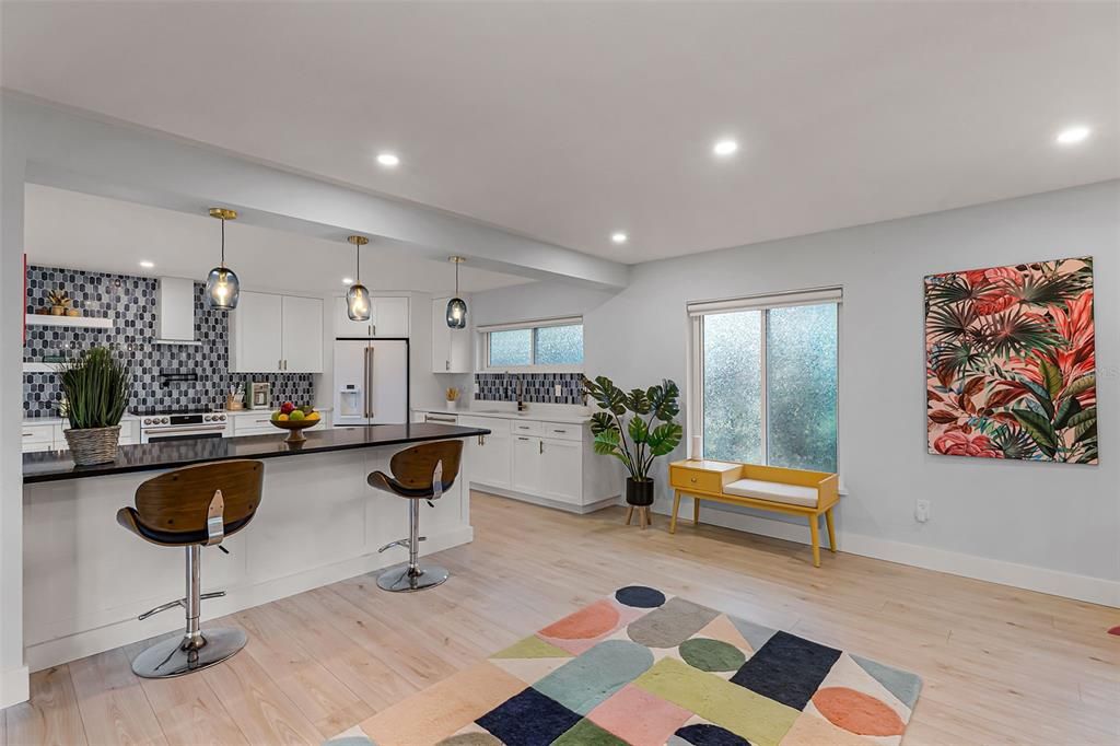 En Venta: $799,900 (4 camas, 3 baños, 2470 Pies cuadrados)