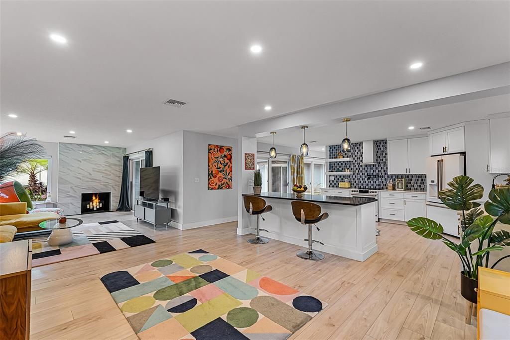 En Venta: $799,900 (4 camas, 3 baños, 2470 Pies cuadrados)