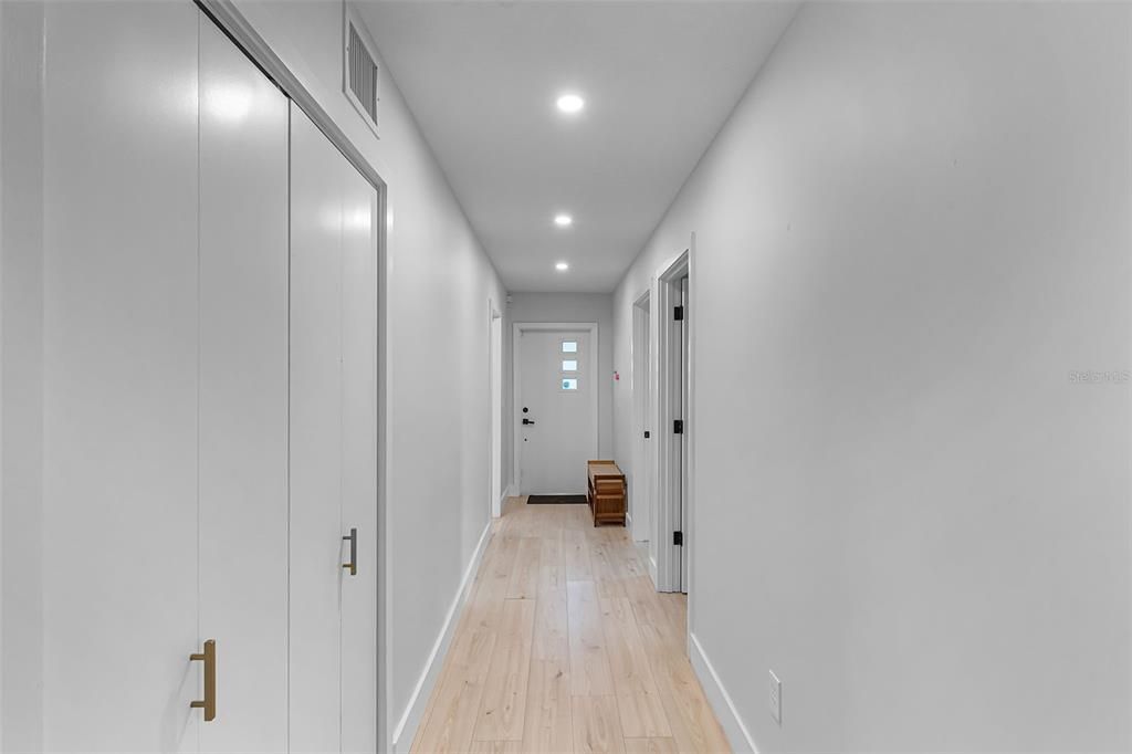 En Venta: $799,900 (4 camas, 3 baños, 2470 Pies cuadrados)