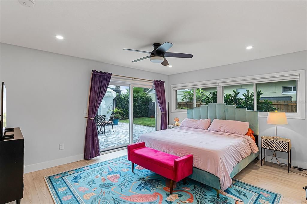 En Venta: $799,900 (4 camas, 3 baños, 2470 Pies cuadrados)