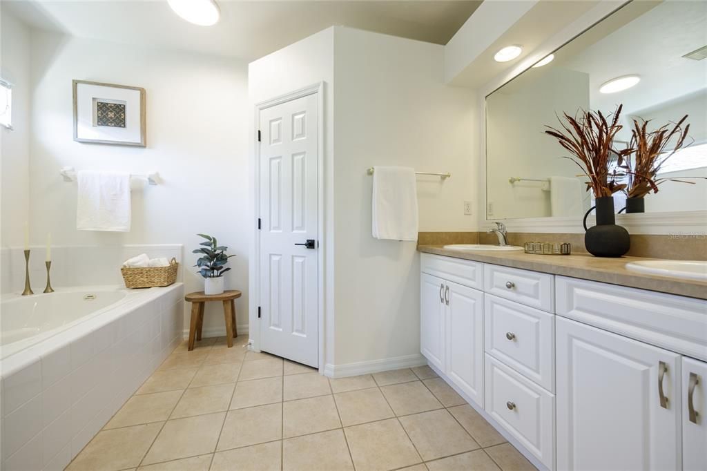 Active With Contract: $399,900 (4 beds, 3 baths, 2453 Square Feet)