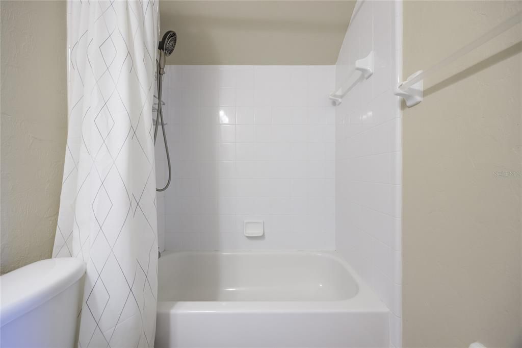 Active With Contract: $399,900 (4 beds, 3 baths, 2453 Square Feet)