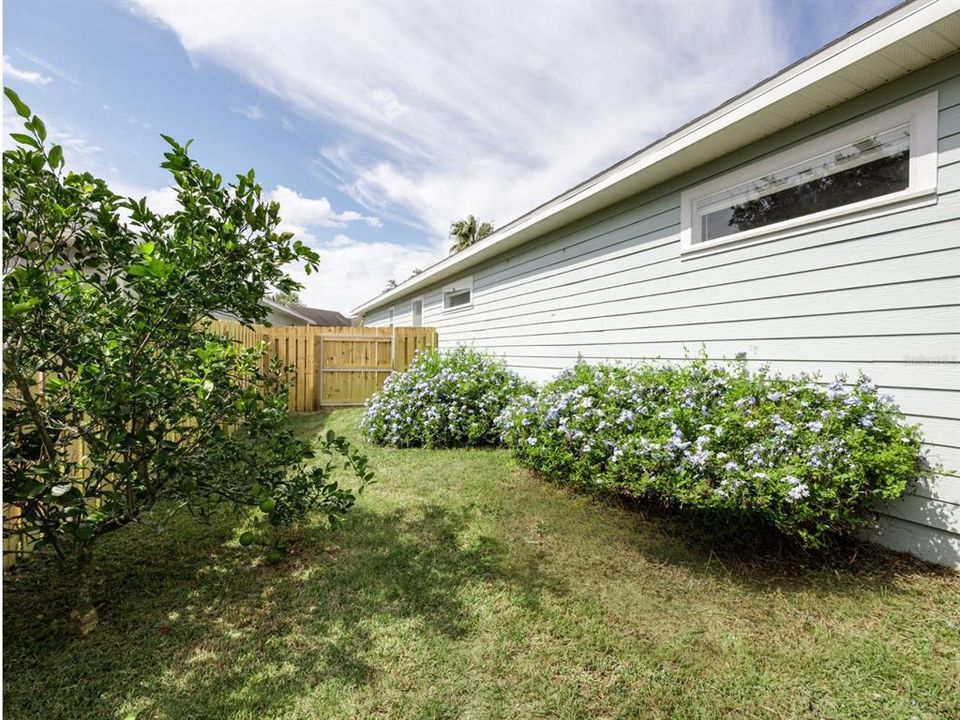 Active With Contract: $399,900 (4 beds, 3 baths, 2453 Square Feet)