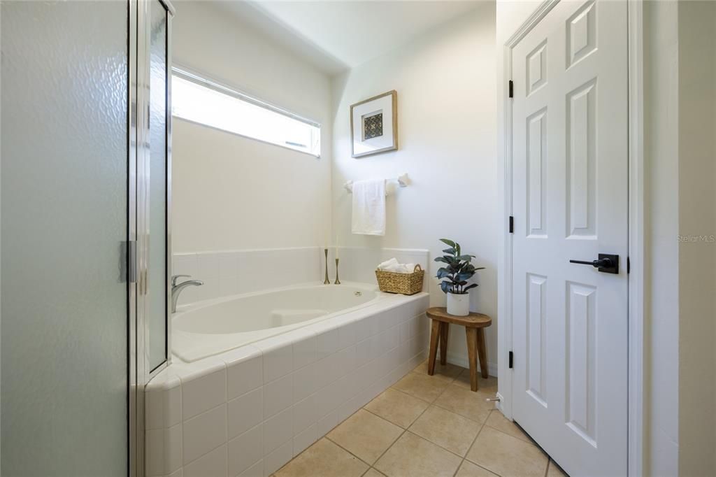 Active With Contract: $399,900 (4 beds, 3 baths, 2453 Square Feet)