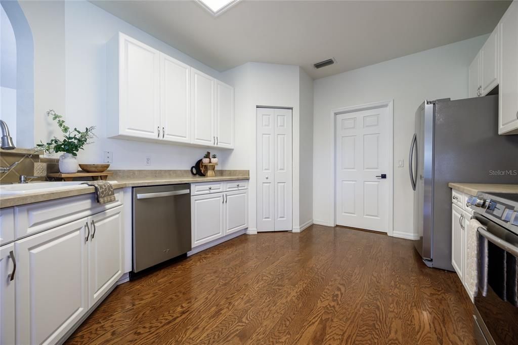 Active With Contract: $399,900 (4 beds, 3 baths, 2453 Square Feet)