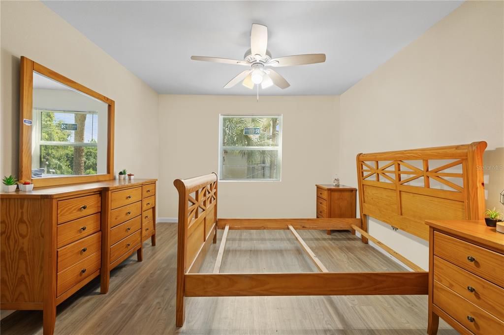 待售: $255,000 (2 贝兹, 2 浴室, 937 平方英尺)