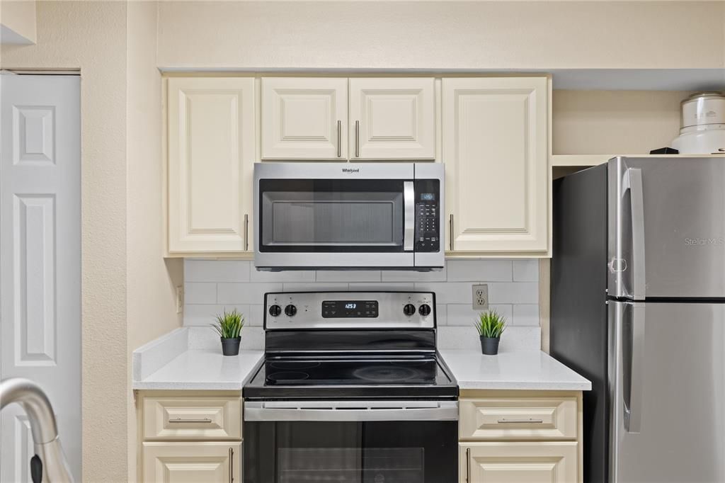 待售: $255,000 (2 贝兹, 2 浴室, 937 平方英尺)