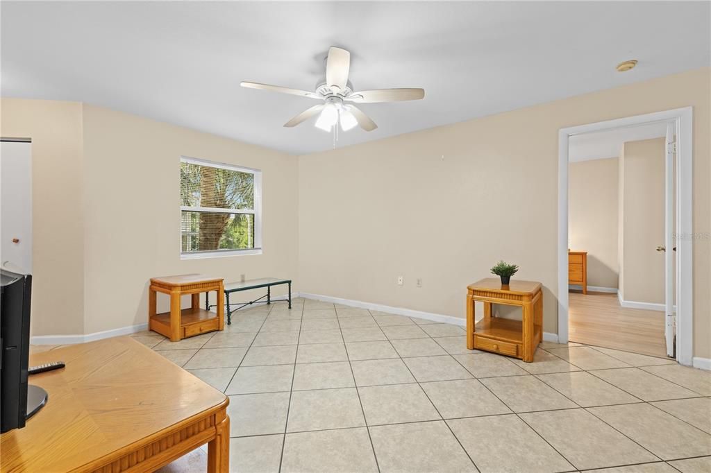 待售: $255,000 (2 贝兹, 2 浴室, 937 平方英尺)